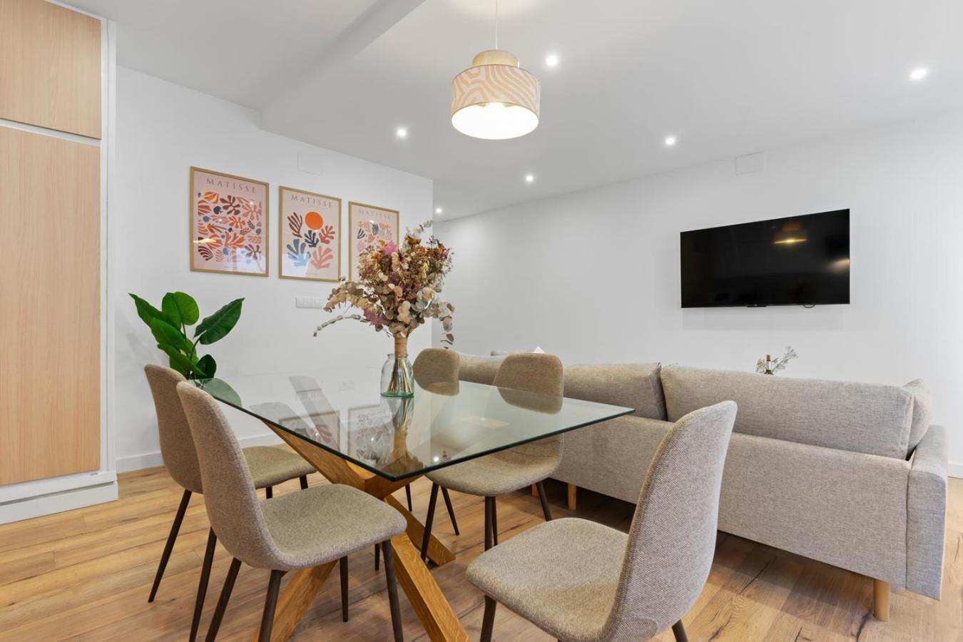 Matisse, Totalmente Reformado Y Modernista Apartment Gijón